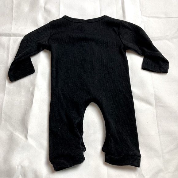 Black Onesie for 0-3 Months - Picture 4 of 4